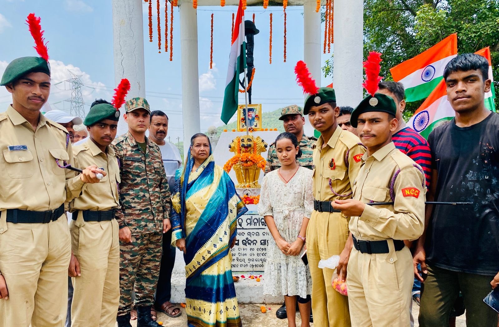 ସହିଦ ମାନସଙ୍କ ସ୍ମୃତିପୀଠରେ ଶ୍ରଦ୍ଧାଞ୍ଜଳି ଦେଲେ ସେନାଧିକାରୀ