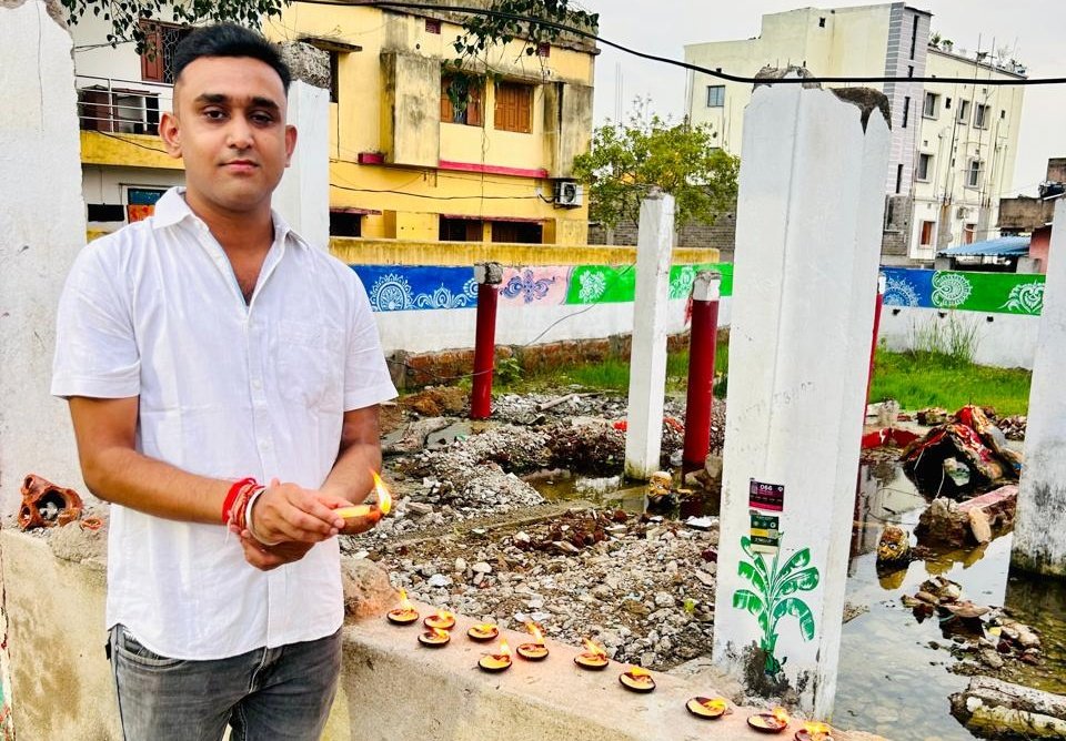 You are currently viewing ନବୀନଙ୍କ ପାଇଁ ଅନୁଗୁଳରେ ପ୍ରାର୍ଥନା, ମା’ କଳିଙ୍ଗାଙ୍କୁ ଦୀପଦାନ କଲେ ଯୁବ ନେତା ସୌମ୍ୟରଞ୍ଜନ ସାହୁ ଓ କର୍ମୀ