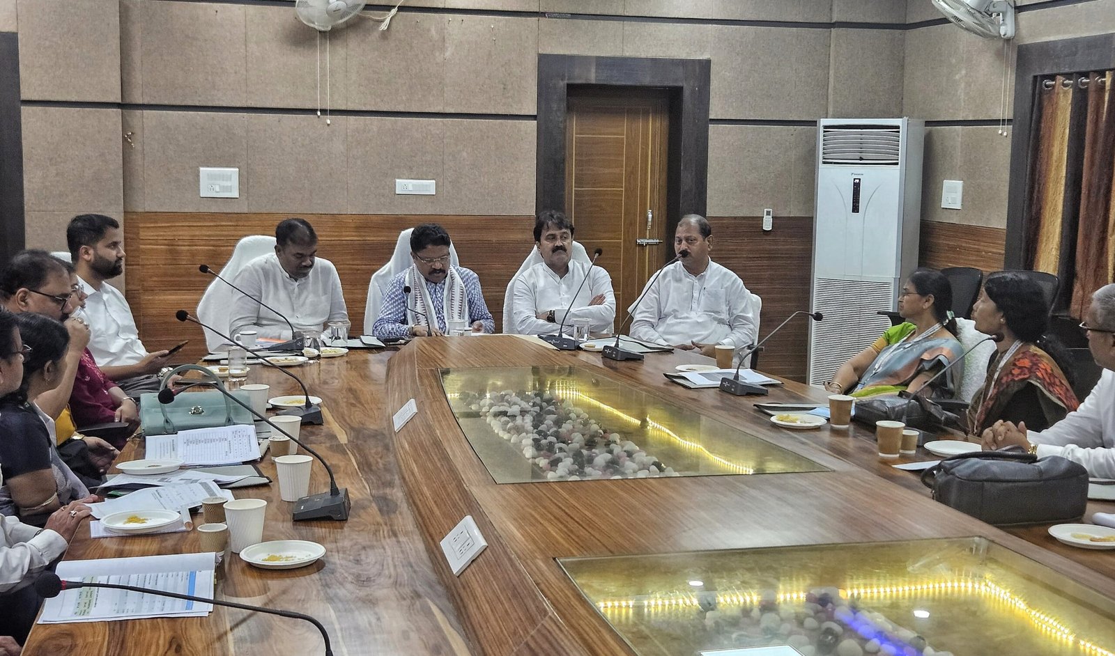 You are currently viewing ସ୍ବାସ୍ଥ୍ୟ ବିଭାଗ ସମ୍ପର୍କିତ ଜିଲ୍ଲାସ୍ତରୀୟ ସମୀକ୍ଷା ବୈଠକ, ଯୋଗ ଦେଲେ ମନ୍ତ୍ରୀ