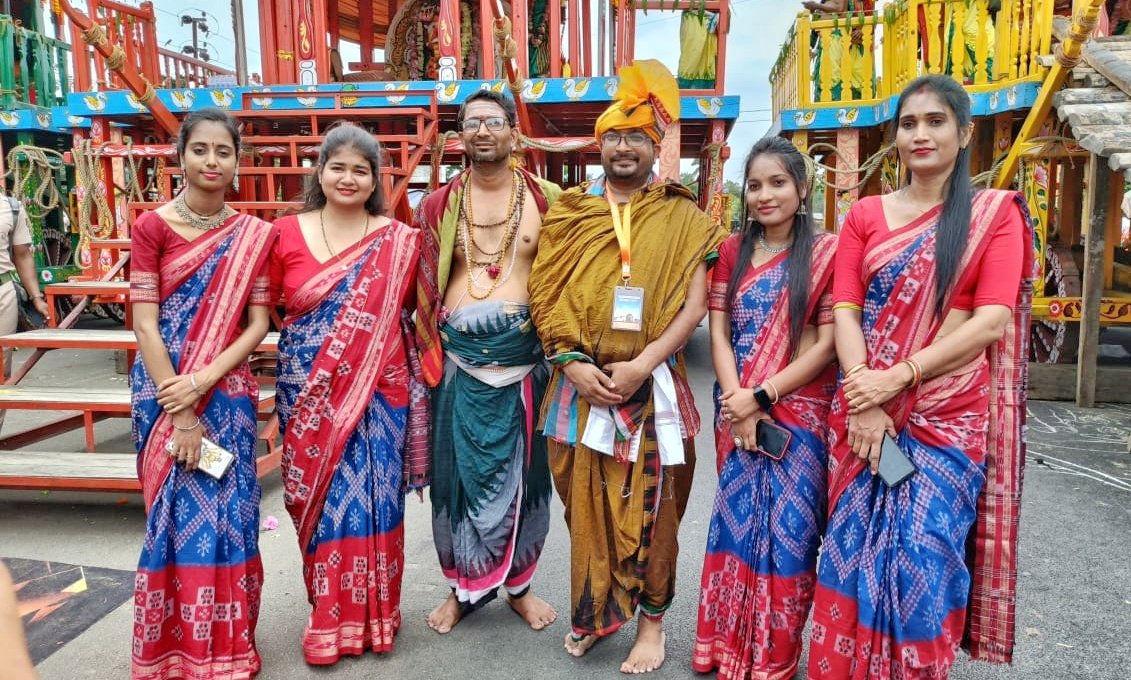 You are currently viewing ଇଏ ବି ଜଗନ୍ନାଥଙ୍କ ସେବକ: ପେସାରେ ଡାକ୍ତର, ନିଶା ମହାପ୍ରଭୁଙ୍କ ପାଇଁ ଫୁଲ ଗୁନ୍ଥିବା