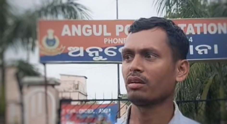 You are currently viewing ଡିକି ଭାଙ୍ଗି ଲକ୍ଷାଧିକ ଟଙ୍କା ଲୁଟ, ଘର ତିଆରି ପାଇଁ ବ୍ୟାଙ୍କରୁ ଉଠାଇ ଫେରୁଥିଲେ…