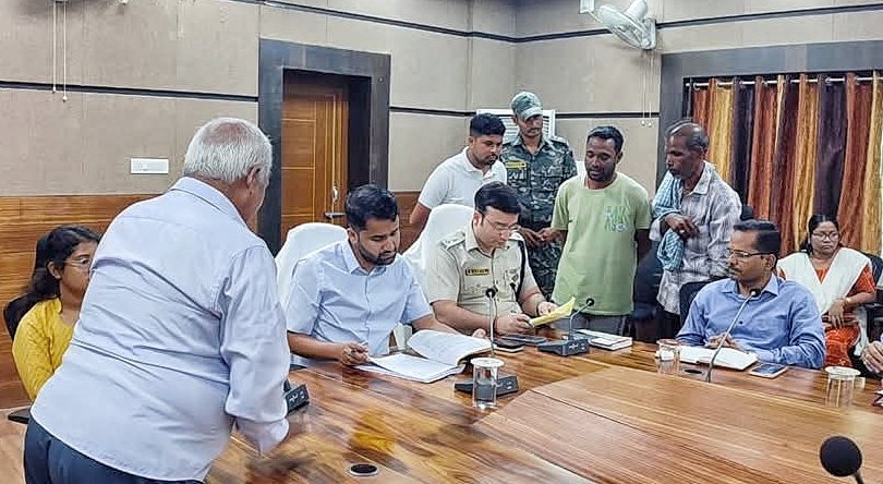 You are currently viewing ଅନୁଗୁଳରେ ଜିଲ୍ଲାସ୍ତରୀୟ ମିଳିତ ଜନ ଶୁଣାଣି ଶିବିର, ୫୧ଟି ଅଭିଯୋଗ ଗ୍ରହଣ