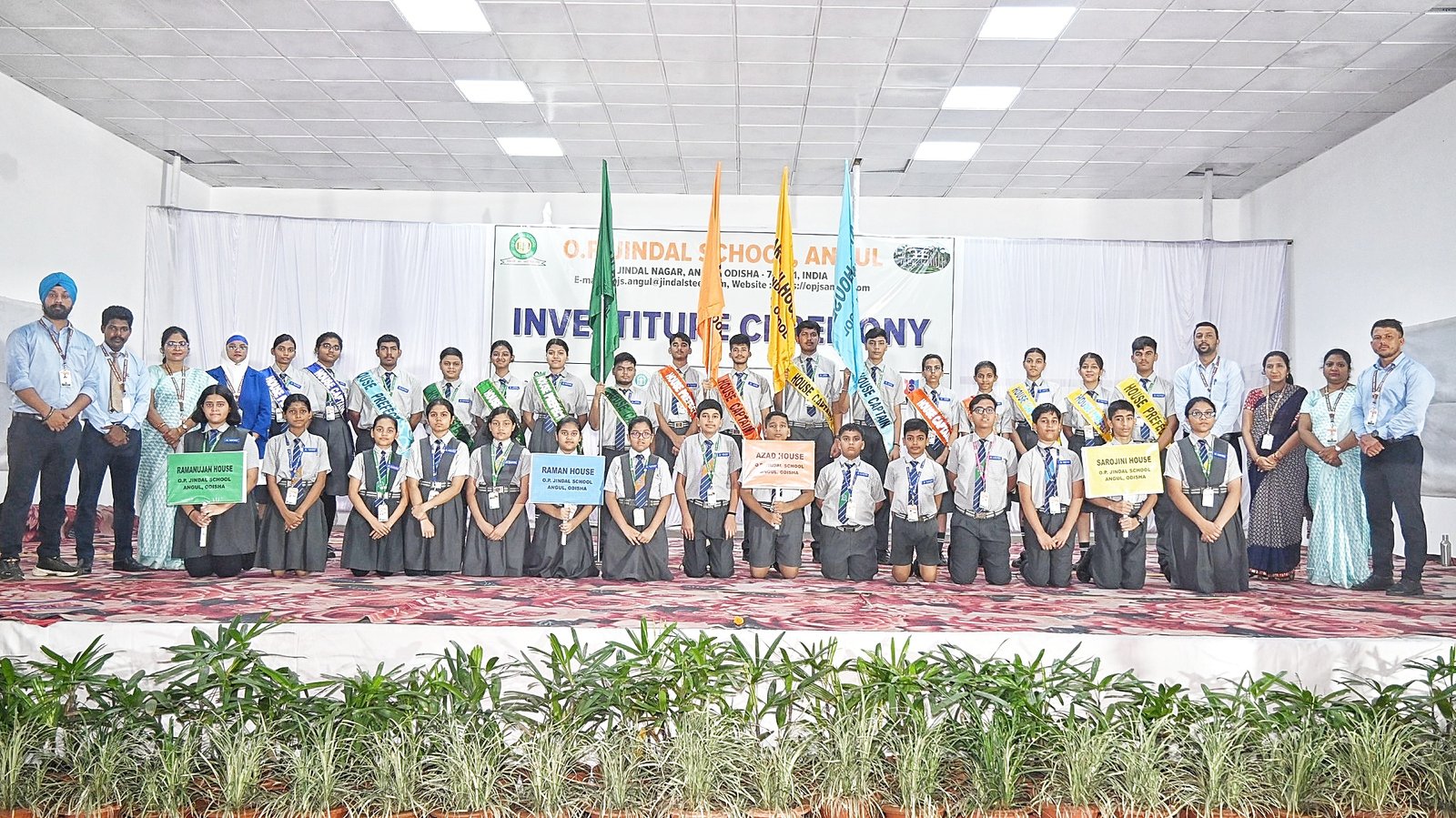 You are currently viewing ଓ.ପି. ଜିନ୍ଦଲ ସ୍କୁଲରେ ପଦାଭିଷିକ୍ତ ସମାରୋହ: ନବନିଯୁକ୍ତ ଛାତ୍ର ନେତାଙ୍କୁ ବ୍ୟାଜ୍ ଦେଇ ସମ୍ମାନିତ