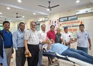 Read more about the article ରକ୍ତ ଦେଇ ଜାତୀୟ ଦିବସ ପାଳିଲେ ଡାକ୍ତର