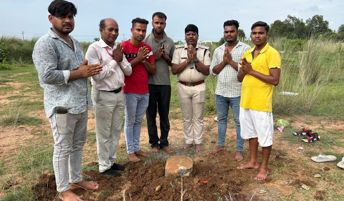 You are currently viewing ଦୁର୍ଘଟଣାରେ ମୃତ ହନୁ ପାଇଁ ଶ୍ରଦ୍ଧାଞ୍ଜଳି