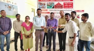 Read more about the article ଡ୍ରୋନ୍ ସର୍ଭିସ୍ ଟେକ୍ନିସିଆନ୍ 3.0ର ନୂତନ ପ୍ରାର୍ଥୀଙ୍କୁ ସ୍ୱାଗତ ଓ ବୃକ୍ଷରୋପଣ