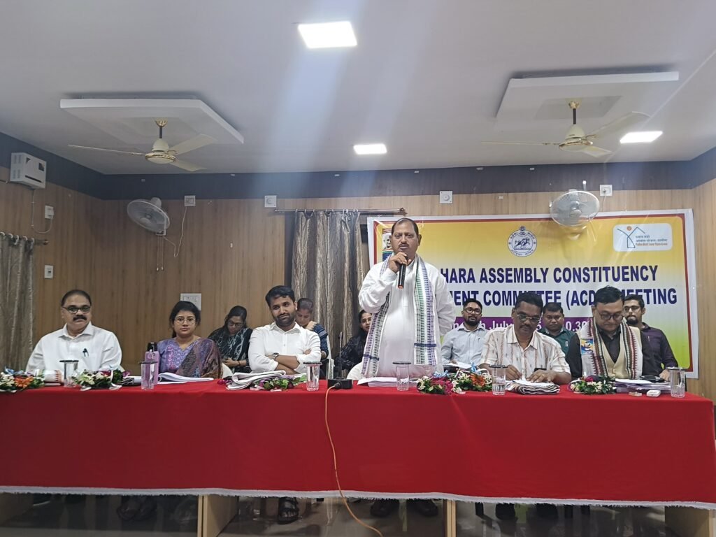ପାଳଲହଡ଼ା ନିର୍ବାଚନ ମଣ୍ଡଳୀର ବିକାଶ କମିଟି ସମୀକ୍ଷା ବୈଠକ: ୧୩ ଜଣ ହିତାଧିକାରୀଙ୍କୁ ଜଙ୍ଗଲ ଜମିପଟ୍ଟା ପ୍ରଦାନ