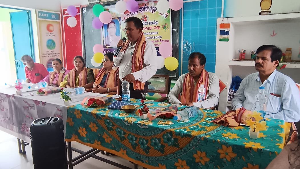 You are currently viewing ସହକାରୀ ଶିକ୍ଷୟିତ୍ରୀଙ୍କୁ ବିଦାୟକାଳୀନ ସମ୍ବର୍ଦ୍ଧନା ଜ୍ଞାପନ
