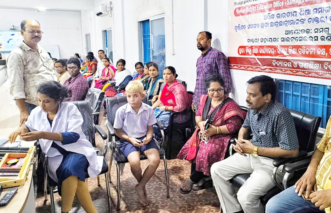 You are currently viewing ଜିଲ୍ଲାସ୍ତରୀୟ ଚକ୍ଷୁ ପରୀକ୍ଷା ଓ ସହାୟକ ଉପକରଣ ନିର୍ଦ୍ଧାରଣ ଶିବିର, ୮ ଟି ବ୍ଲକରୁ ୧୩୬ ଜଣ ଛାତ୍ରଛାତ୍ରୀ କଲେ ଆଖି ଟେଷ୍ଟ