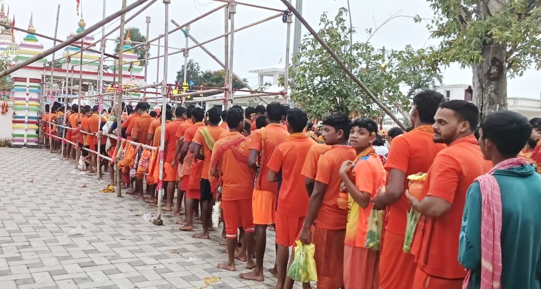 You are currently viewing ଦେଉଳଝରୀ ଶୈବପୀଠରେ ୫ ହଜାରରୁ ଉର୍ଦ୍ଧ୍ୱ କାଉଡିଆ ଜଳଲାଗି କଲେ