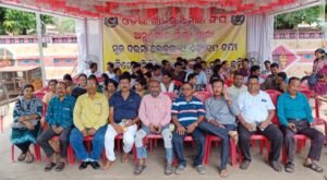 Read more about the article ଅନିର୍ଦ୍ଦିଷ୍ଟ କାଳ ଯାଏଁ ଓଡ଼ିଶା ରାଜସ୍ଵ ଅମଲା ସଂଘର କାର୍ଯ୍ୟ ବନ୍ଦ ଆନ୍ଦୋଳନ, ବିଧାୟକଙ୍କୁ ଦାବିପତ୍ର ପ୍ରଦାନ