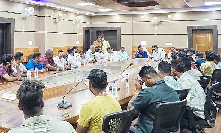 You are currently viewing କାହା ଚାପରେ ଉପଜିଲ୍ଲାପାଳ! ଭାଣ୍ଡିଆ ହେଲା ଅନୁଗୁଳ ଜିଲା ପ୍ରଶାସନ ମେଲଣକୁ ପ୍ରଥମେ ନାଁ… ପରେ ସହମତି