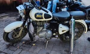 Read more about the article ଅନୁଗୁଳରେ ୧୭ ମୋଟରସାଇକେଲ ଜବତ, ୧.୨୭ ଲକ୍ଷ ଜରିମାନା