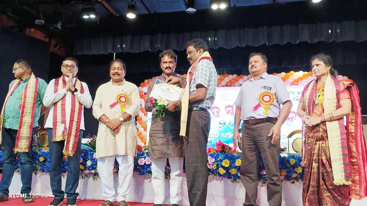 You are currently viewing ଅନୁଗୁଳରେ ସ୍ୱାୟତ୍ତ ଶାସନ ଦିବସ:ଡ଼ା ଦୀପକ ଗଡ଼ନାୟକ,ବଣିକ ସଂଘ ସମେତ ୫ ଜଣ ସମ୍ବର୍ଦ୍ଧିତ