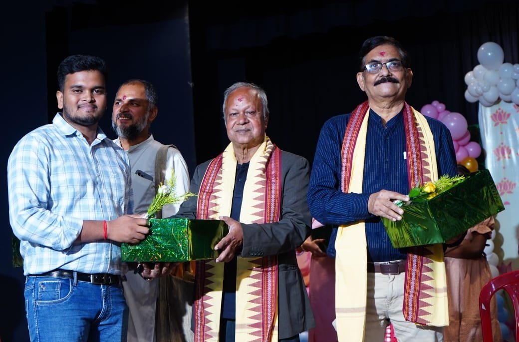 You are currently viewing ସମର୍ପଣ ଏକାଡେ଼ମୀରେ ଗୁରୁଦିବସ