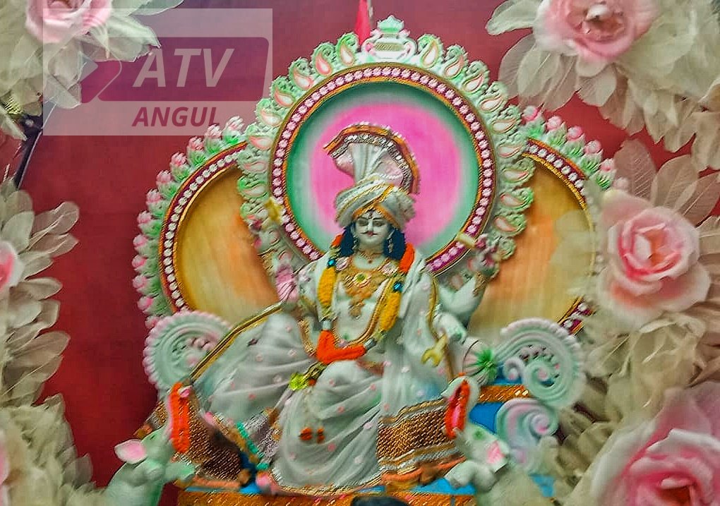 You are currently viewing ନାଲକୋ ନଗରରେ ପୂଜା ପାଉଛନ୍ତି ଦେବଶିଳ୍ପୀ, ୧୯ଟି ମଣ୍ଡପରେ ବିଶ୍ୱକର୍ମାଙ୍କ ଆରାଧନା କରୁଛନ୍ତି ଶ୍ରଦ୍ଧାଳୁ