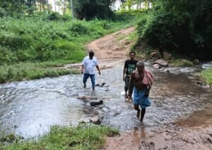 Read more about the article ମୁଣ୍ଡାସାହିରେ ରାସ୍ତା ଅଭାବ: ଜନଜାତି ବାସିନ୍ଦାଙ୍କ ଦୁର୍ଦଶା