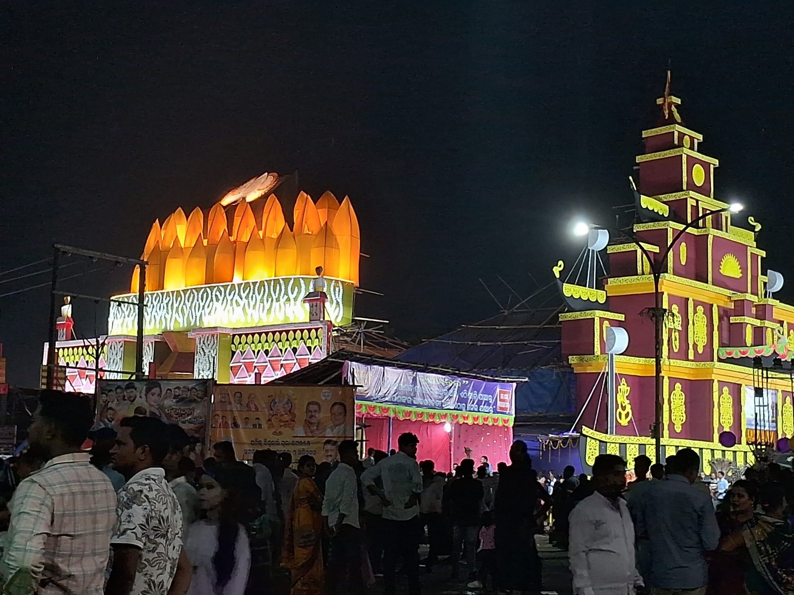 You are currently viewing ନାଲକୋ ବିଶ୍ୱକର୍ମା ପୂଜାରେ ଭିଡ଼, ଟ୍ରାଫିକ ନିୟନ୍ତ୍ରଣରେ ଅବ୍ୟବସ୍ଥା