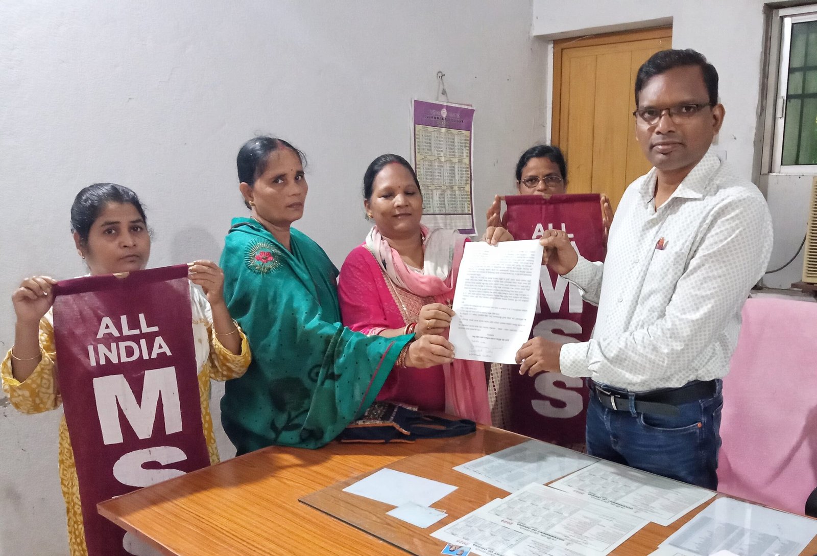 You are currently viewing ରାଜ୍ୟରେ ଅଧିକ ୭୪ ଟି ମଦ ଦୋକାନ, ୩ ଟି ମଦ କାରଖାନା ଖୋଲିବା ନିଷ୍ପତ୍ତି ସମ୍ପୂର୍ଣ୍ଣ ବାତିଲ ଦାବି