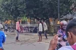 Read more about the article ଅନୁଗୁଳ ଖାଓଗଳିରେ ଦୁର୍ଘଟଣାରୁ ଅଳ୍ପକେ ବର୍ତିଲେ ଛାତ୍ରଛାତ୍ରୀ