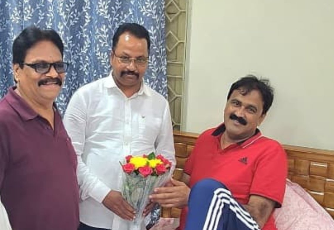 You are currently viewing ଅନୁଗୁଳ ବିଧାୟକଙ୍କୁ ଭେଟି ଆଶୁ ଆରୋଗ୍ୟ କାମନା କଲେ ଓୟୁଜେ ସାମ୍ବାଦିକ ୟୁନିଅନ