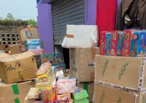 Read more about the article ପାର୍ବଣ ପୂର୍ବରୁ ବାଣ ଚଢ଼ଉ: ଦୁଇଟି ଜାଗାରୁ ବିପୁଳ ବାଣ ଜବତ କରିବା ସହ ୩ ଜଣଙ୍କୁ ଗିରଫ କଲା ଅନୁଗୁଳ ପୁଲିସ