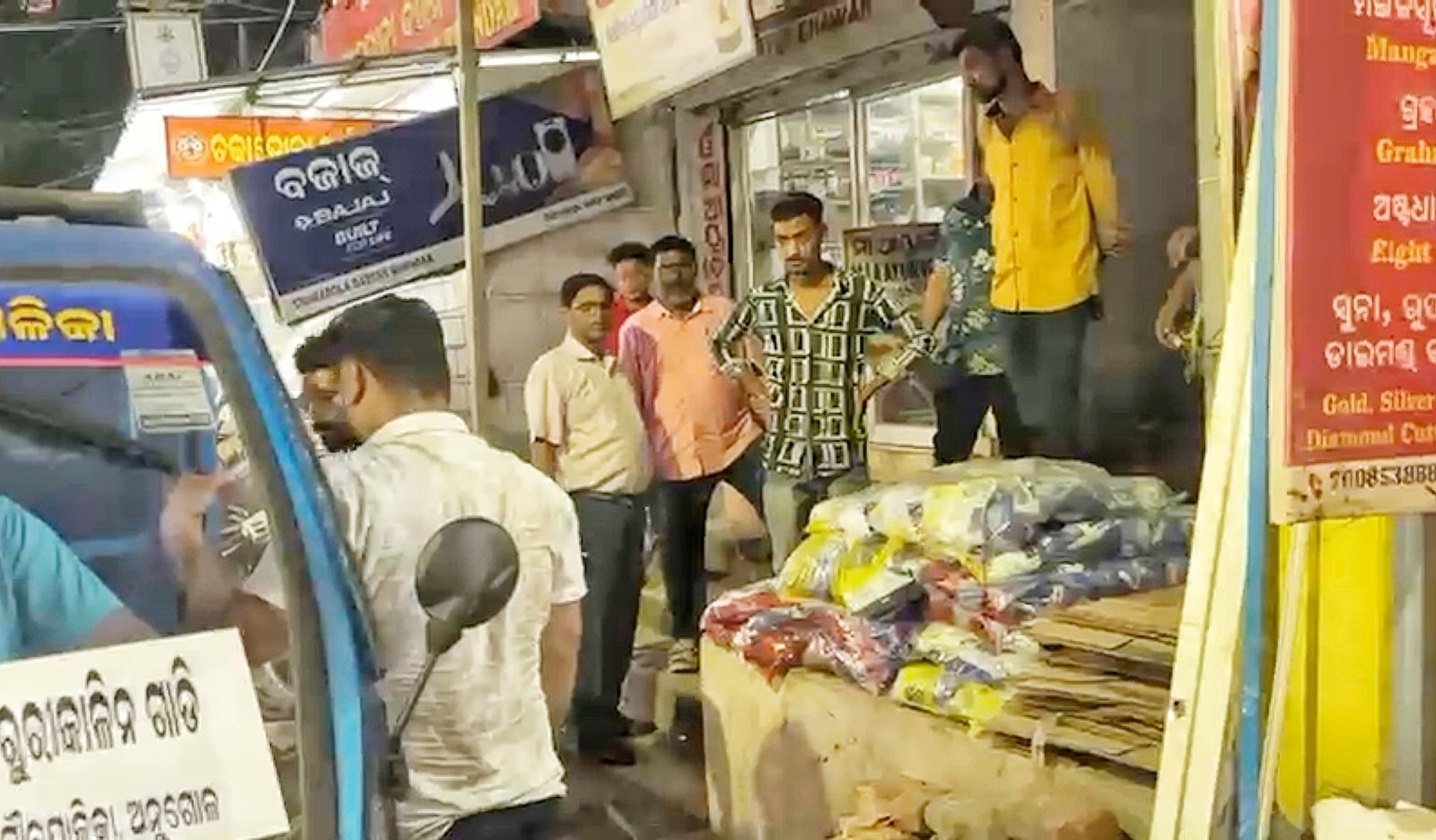 You are currently viewing ଜବରଦଖଲକାରୀଙ୍କୁ ପୁଣି ପୌର ଛାଟ, ବେପାରୀଙ୍କୁ ଉଚ୍ଛେଦ ସହ ଫାଇନ ଆଦାୟ