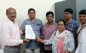 Read more about the article ଶ୍ୟାମସୁନ୍ଦରପୁର ନାବାଳିକା ହତ୍ୟା ଘଟଣା: ଅପରାଧୀଙ୍କୁ ଗିରଫ ଓ କଠୋର ଦଣ୍ଡ ଦାବିରେ ‘ପ୍ରଗତିଶୀଳ ନାଗରିକ ମଞ୍ଚ’ ପକ୍ଷରୁ ଏସପିଙ୍କୁ ଦାବିପତ୍ର ପ୍ରଦାନ
