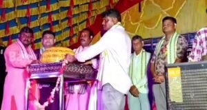 Read more about the article ବାମୁର ଦଶହରାରେ ମା’ଙ୍କ ଆଙ୍ଗ୍ୟାଲଡୁ ନିଲାମ