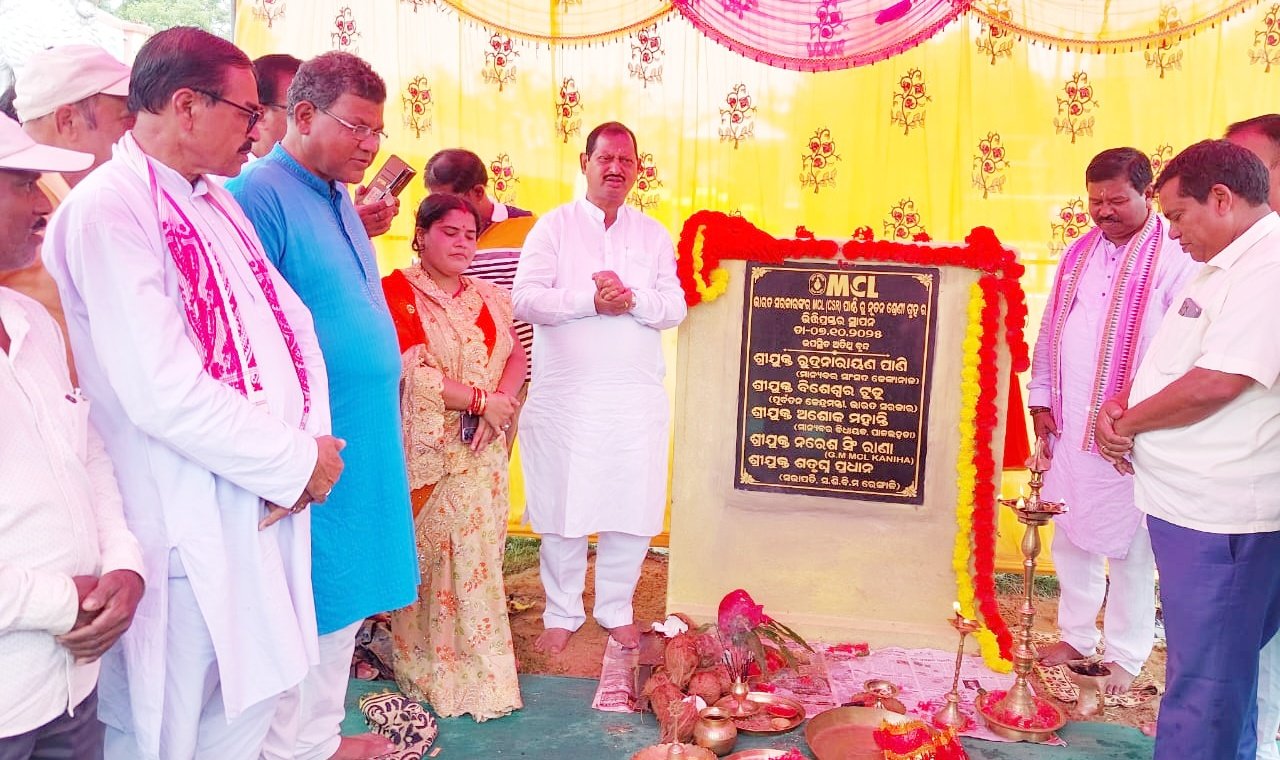 You are currently viewing ରେଙ୍ଗାଳି ସରସ୍ଵତୀ ଶିଶୁ ବିଦ୍ୟା ମନ୍ଦିରରେ ନୂତନ ଶ୍ରେଣୀ ଗୃହର ଭିତ୍ତିପ୍ରସ୍ତର ସ୍ଥାପନ