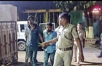 You are currently viewing ମୁଖ୍ୟ ଚିକିତ୍ସାଳୟରୁ ଏସି କମ୍ପ୍ରେସର ଚୋରି ଘଟଣା, ସିନ ରିକ୍ରିଏସନ୍ କଲେ ଗିରଫ ଅଭିଯୁକ୍ତ