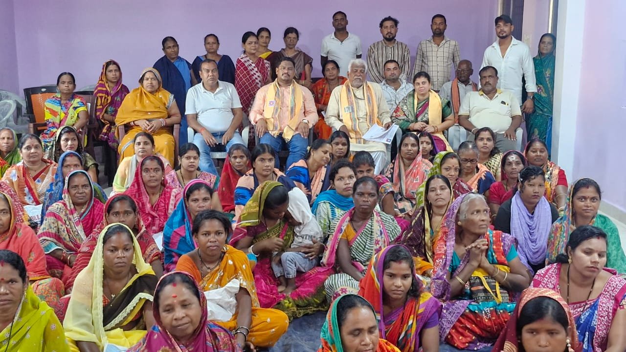 You are currently viewing ଜରାସିଙ୍ଗା ପଞ୍ଚାୟତରେ ‘ମନ୍ କୀ ବାତ୍’ ଶୁଣିଲେ ସାଂସଦ ରୁଦ୍ର ନାରାୟଣ ପାଣି