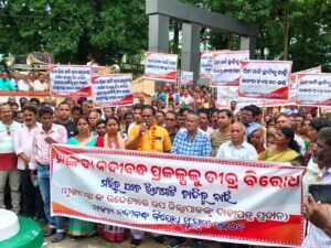 Read more about the article ମାଙ୍କଡ଼ା ନଦୀବନ୍ଧ ବିରୋଧରେ ୫ ହଜାରରୁ ଊର୍ଦ୍ଧ୍ଵ ଲୋକଙ୍କ ଶୋଭାଯାତ୍ରା