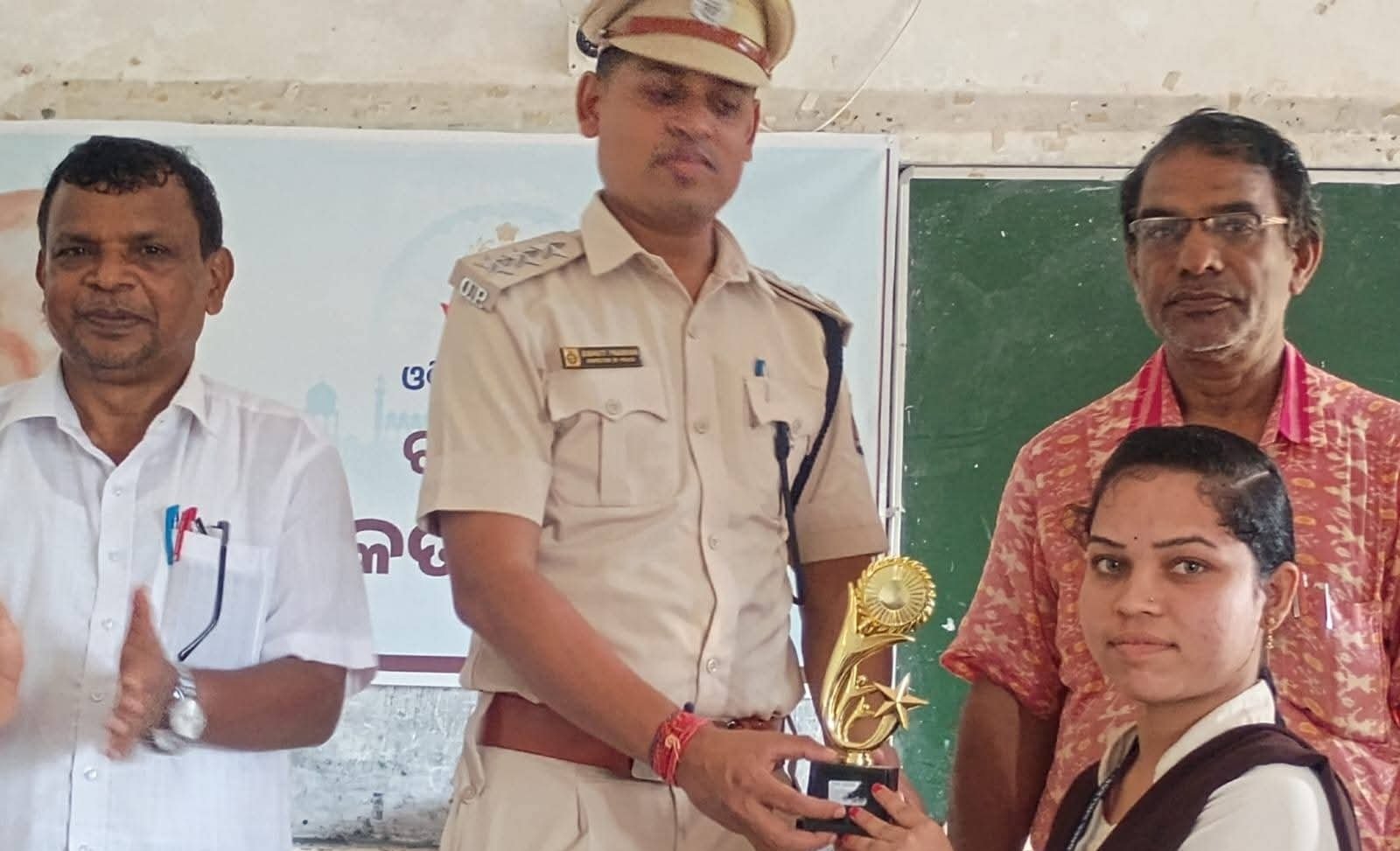 You are currently viewing ରେଙ୍ଗାଲି ପୋଲିସ ପକ୍ଷରୁ ରାଷ୍ଟ୍ରୀୟ ଏକତା ଦିବସ ପାଳିତ