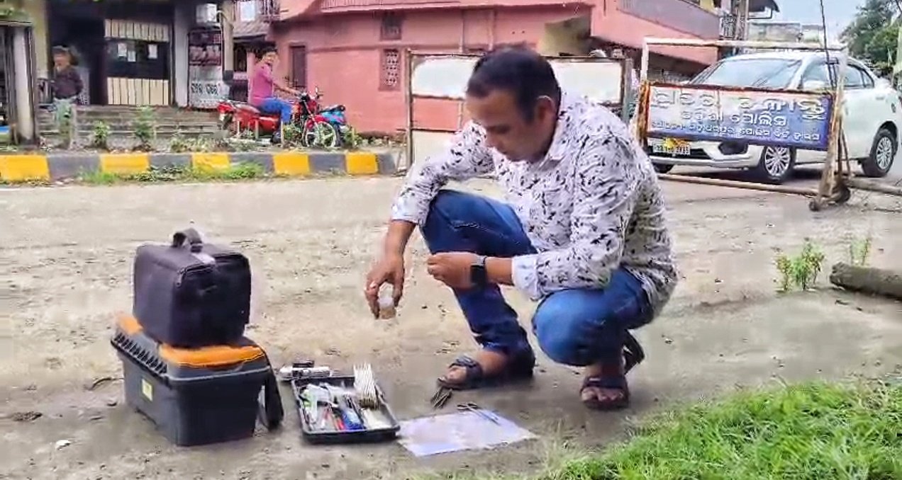 You are currently viewing ଆମ୍ବୁଲାନ୍ସ ପାଉଣାକୁ ନେଇ ଯୁବକଙ୍କୁ ହତ୍ୟା ମାମଲା, ସାଇଣ୍ଟିଫିକ ଟିମର ତଦନ୍ତ