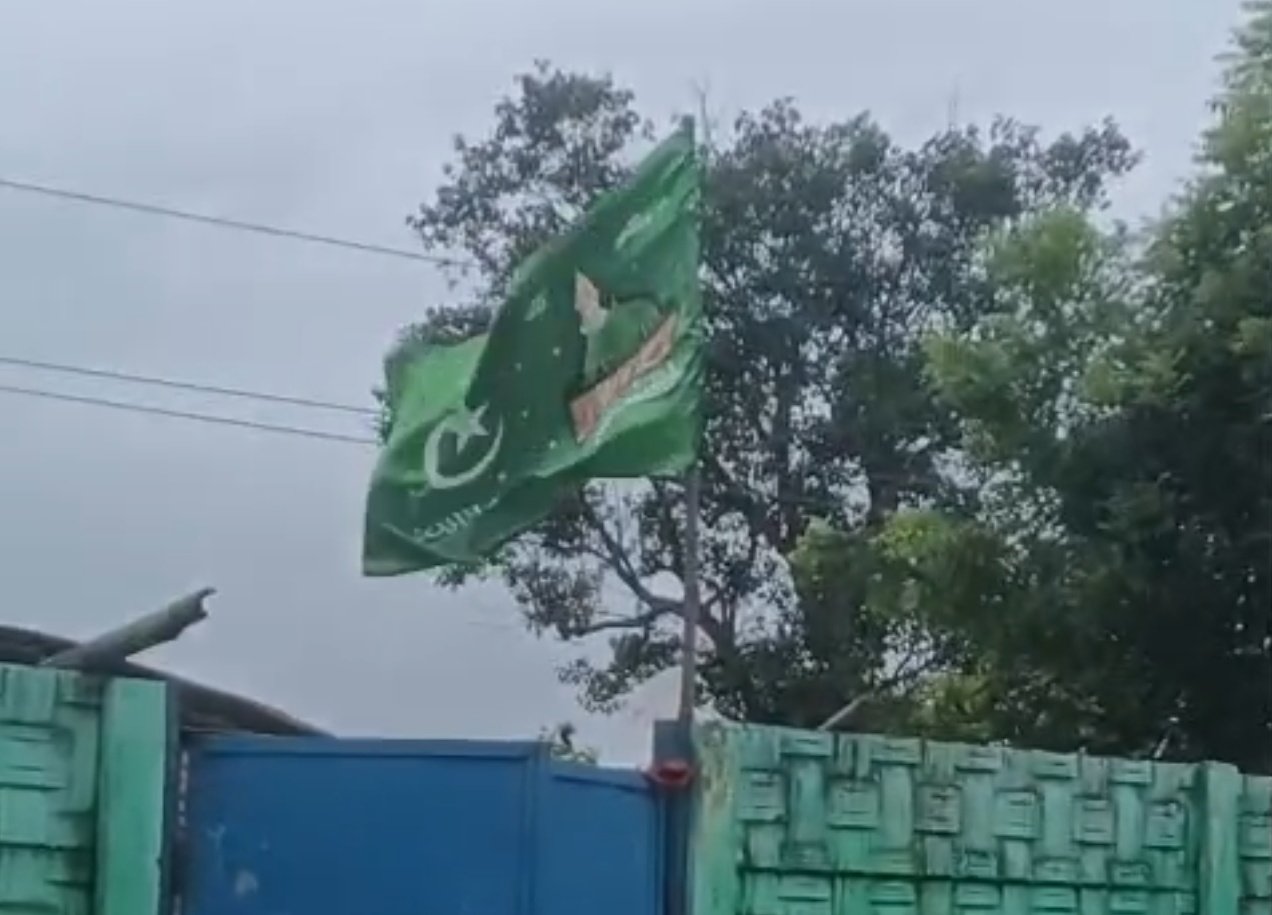 You are currently viewing କୁମଣ୍ଡରେ ପାକିସ୍ଥାନୀ ପତାକାକୁ ନେଇ ଚର୍ଚ୍ଚା !