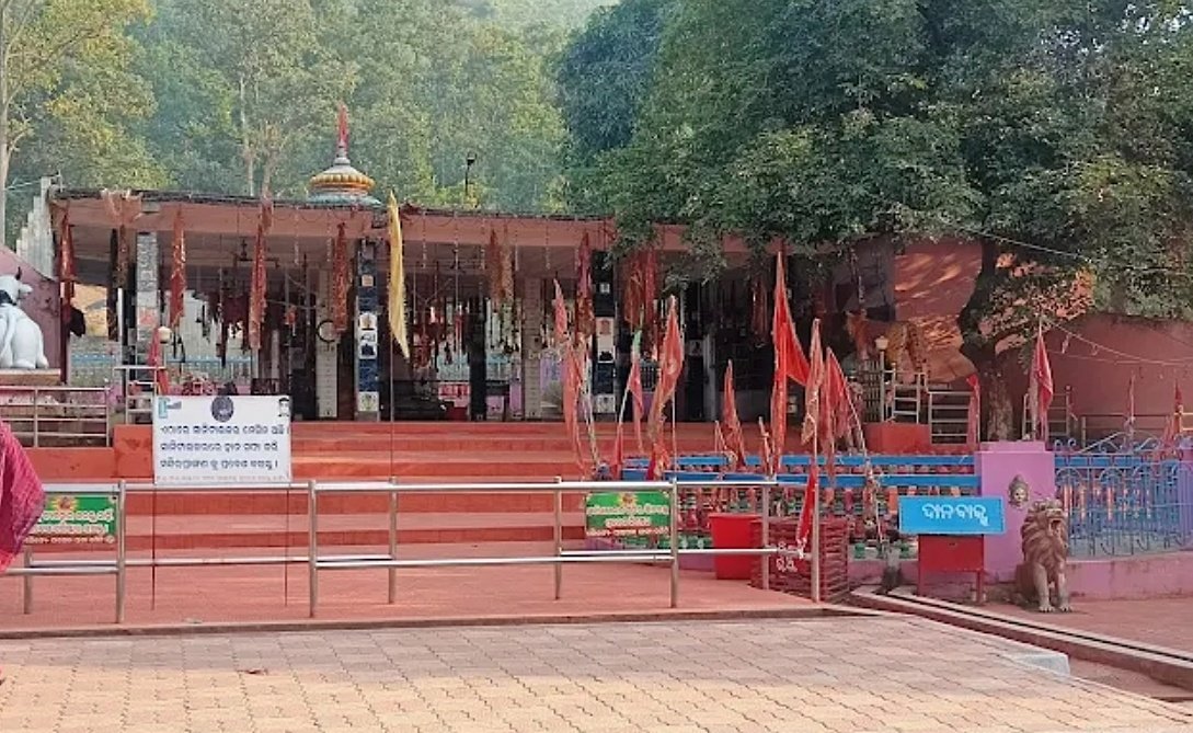 You are currently viewing ବାୟାଣୀ ପୀଠରେ ଯୁବ ଗୋଷ୍ଠୀଙ୍କ ସଫେଇ ଓ ୧୦୦୧ ଦୀପ ପ୍ରଜ୍ୱଳନ