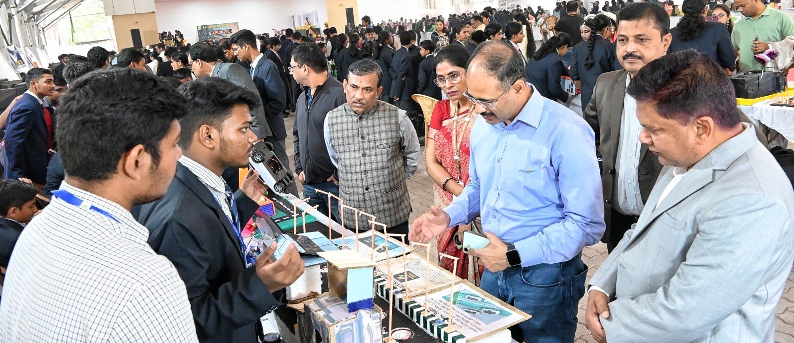 You are currently viewing ଓ.ପି. ଜିନ୍ଦଲ ସ୍କୁଲର ବାର୍ଷିକ ପ୍ରଦର୍ଶନୀ ‘ଏକ୍ସପ୍ଲୋରାଇଜ୍ ୨୦୨୫-୨୬’: ଛାତ୍ରଛାତ୍ରୀମାନଙ୍କ ଦ୍ୱାରା ପ୍ରସ୍ତୁତ ୨୦୦ଟି ଅଭିନବ ଏବଂ ସୃଜନଶୀଳ ପ୍ରକଳ୍ପ ପ୍ରଦର୍ଶିତ