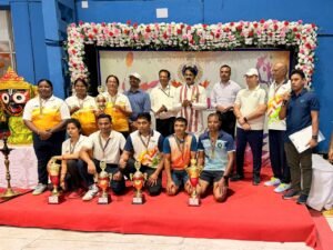 Read more about the article ପ୍ରଥମ ଉତ୍ତର କେନ୍ଦ୍ରୀୟ ପରିସର ବ୍ୟାଡମିଣ୍ଟନ ଟୁର୍ଣ୍ଣାମେଣ୍ଟ ଉଦଯାପିତ, ଓପନ ଡବଲସରେ ଟ୍ରଫି ହାତେଇଲେ ଅନୁଗୁଳର ହେମନ୍ତ କୁମାର ବିଲୁଙ୍ଗ