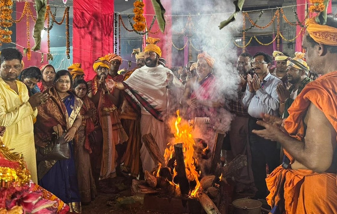 You are currently viewing ତାଳଚେର ହିଙ୍ଗୁଳା ପୀଠରେ ସମାପନ ହେଲା ବିଶ୍ୱଶାନ୍ତି ମହାଚଣ୍ଡୀ ଯଜ୍ଞ