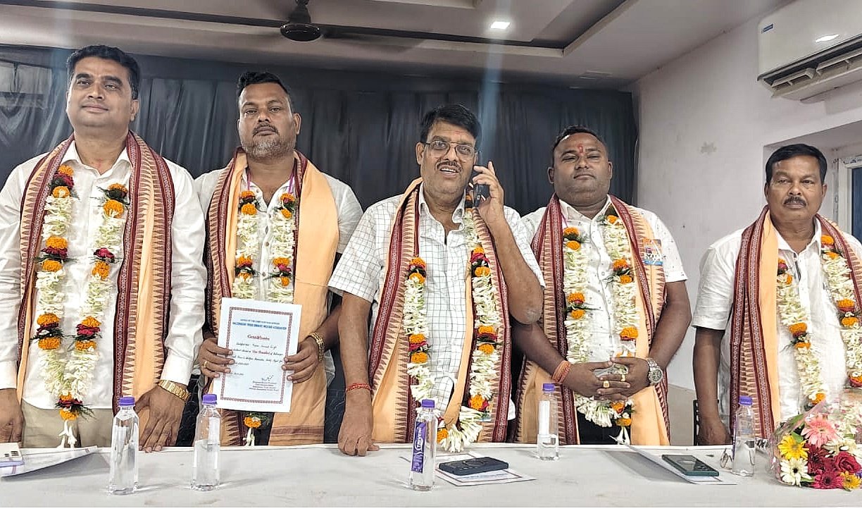 You are currently viewing ନାଲ୍‌କୋ ଟ୍ରକ୍ ମାଲିକ ସଂଘ ନିର୍ବାଚନ: ମନୋରଞ୍ଜନ ଓ ରାଜୀବଙ୍କ ବାଜିମାତ