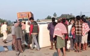 Read more about the article ବୋଲେରୋ ଓଲଟି ୪ ଜଣ ତୀର୍ଥଯାତ୍ରୀ ଗୁରୁତର, ହସ୍ପିଟାଲରେ ଭର୍ତ୍ତି; ମିଳିନି ପରିଚୟ