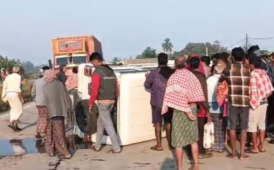 You are currently viewing ବୋଲେରୋ ଓଲଟି ୪ ଜଣ ତୀର୍ଥଯାତ୍ରୀ ଗୁରୁତର, ହସ୍ପିଟାଲରେ ଭର୍ତ୍ତି; ମିଳିନି ପରିଚୟ