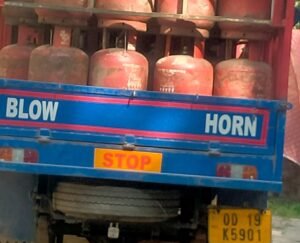 Read more about the article ଗ୍ୟାସ ସିଲିଣ୍ଡର ବୋଝେଇ ପିକଅପ୍ ଗାଡ଼ି ଜବତ, ଚୋରା କାରବାର ହେଉଥିବା ଅଭିଯୋଗ