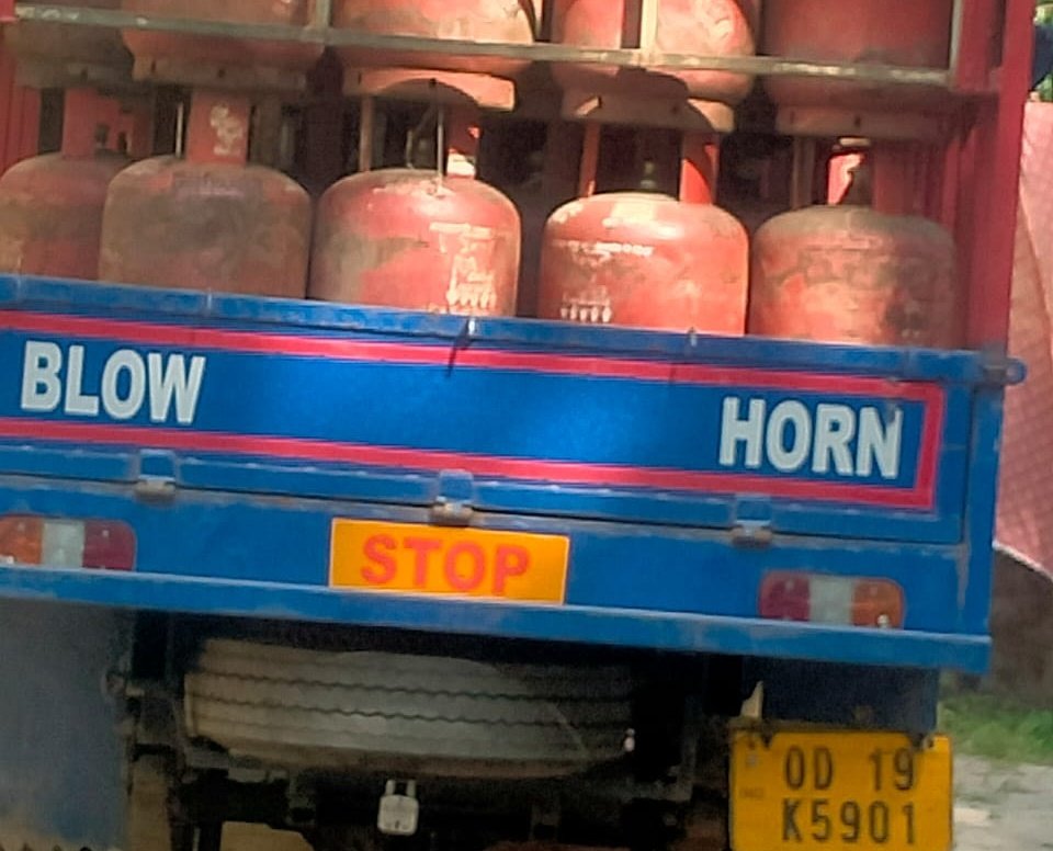 You are currently viewing ଗ୍ୟାସ ସିଲିଣ୍ଡର ବୋଝେଇ ପିକଅପ୍ ଗାଡ଼ି ଜବତ, ଚୋରା କାରବାର ହେଉଥିବା ଅଭିଯୋଗ