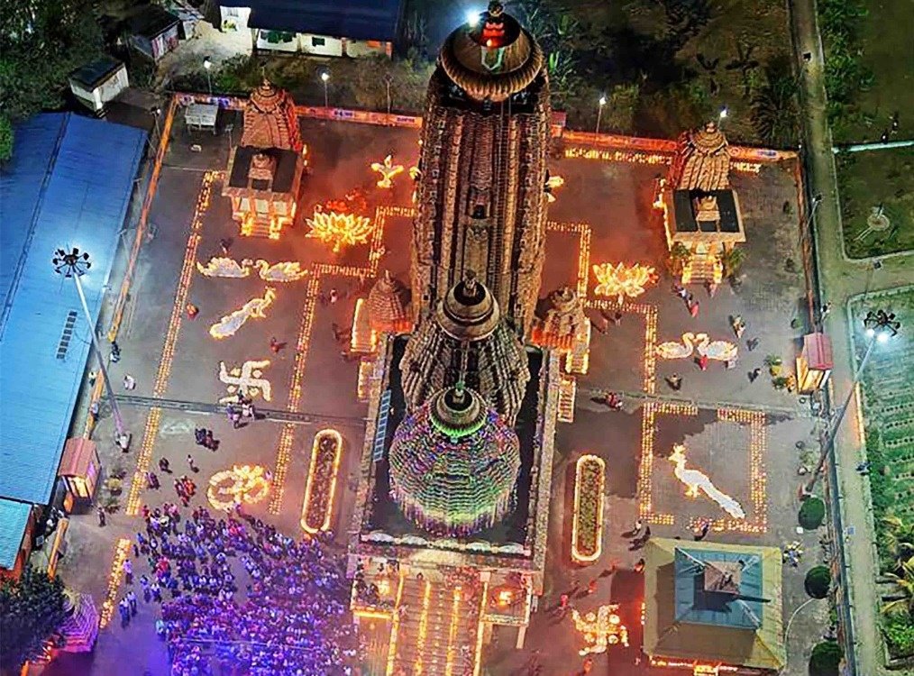 You are currently viewing ଶକ୍ତି ଶ୍ରୀକ୍ଷେତ୍ରରେ ଦେବ ଦୀପାବଳି ପାଳିତ, ଏକୋଇଶ ହଜାର ଦୀପ ଜାଳିଲେ ଶ୍ରଦ୍ଧାଳୁ