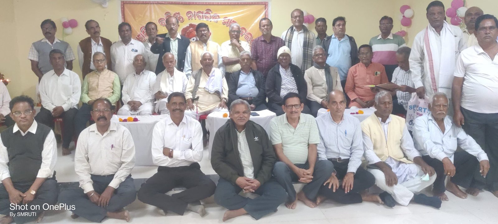 You are currently viewing ବଇଣ୍ଡା ବରିଷ୍ଠ ନାଗରିକ ମଞ୍ଚର ବୈଠକ: ସନାତନ ସାହୁଙ୍କୁ ସଭାପତି, ବସନ୍ତ କୁମାର ନାୟକଙ୍କୁ ଉପସଭାପତି ଦାୟିତ୍ୱ