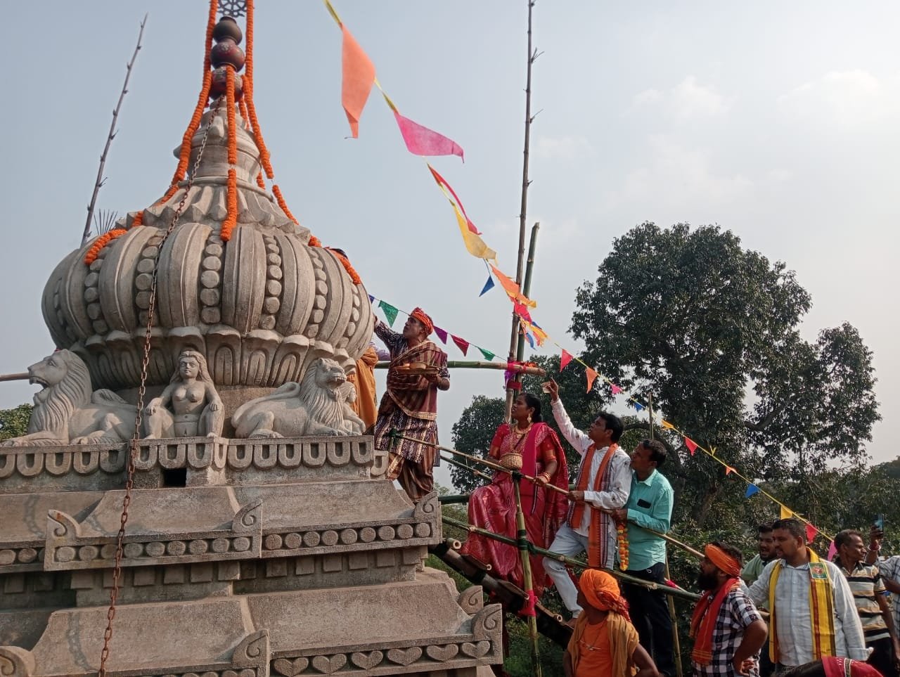 You are currently viewing ମା’ ବନ ଦୁର୍ଗା ମନ୍ଦିରର ରତ୍ନମୁଦ ଉତ୍ସବ ଆୟୋଜିତ