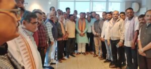 Read more about the article ରାଜ୍ୟସ୍ତରୀୟ ଚଷା ସମାଜ ସମାରୋହରେ ଯୋଗଦେବେ କେନ୍ଦ୍ର ଶିକ୍ଷାମନ୍ତ୍ରୀ: ସମ୍ବଲପୁରରେ ପ୍ରତିନିଧି ଦଳ ଧର୍ମେନ୍ଦ୍ରଙ୍କୁ ଭେଟି କଲେ ଅନୁରୋଧ