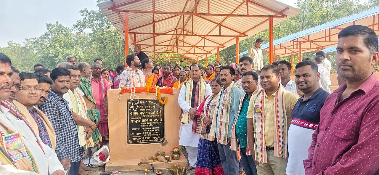 You are currently viewing କଣିହାଁରେ ଲକ୍ଷାଧିକ ଟଙ୍କାର ବିଭିନ୍ନ ପ୍ରକଳ୍ପର ଶିଳାନ୍ୟାସ ଓ ଉଦ୍ଘାଟନ କରିଛନ୍ତି ବିଧାୟକ